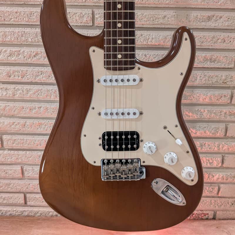 Fender Highway One Stratocaster HSS with Rosewood Fretboard Walnut