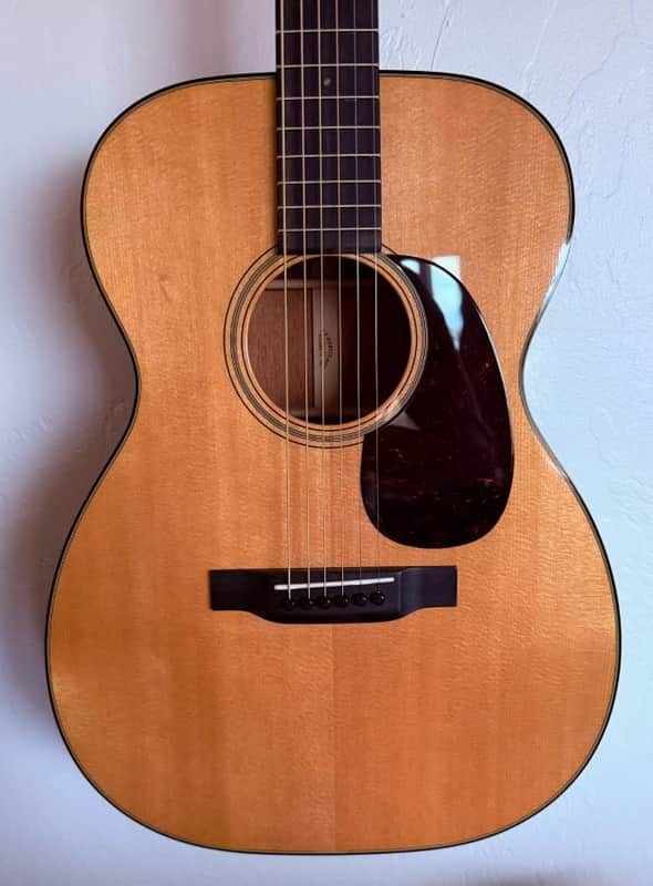 Martin Standard Series 00-18