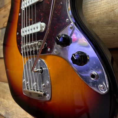 Squier Classic Vibe Bass VI 3-Tone Sunburst image 3