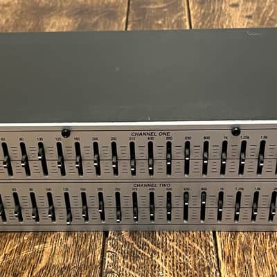 dbx 231s Dual Channel 31-Band EQ 2010s - Silver image 2