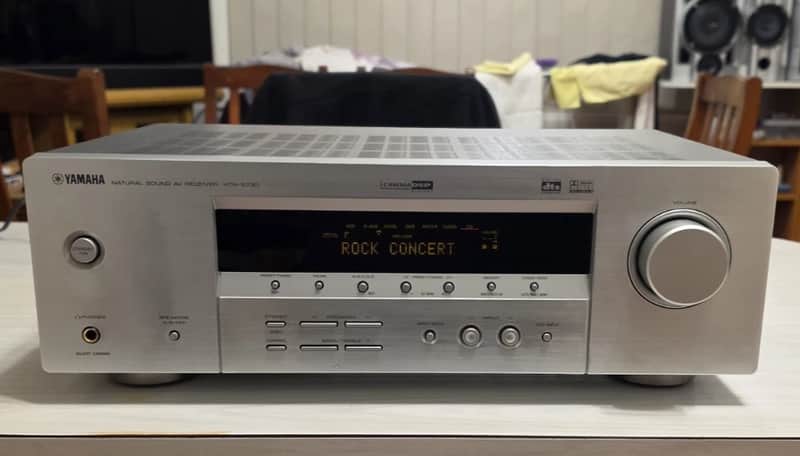 YAMAHA STEREO MUSIC AMPLIFIER/CD/AUX