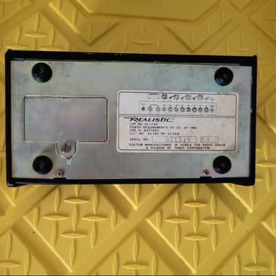 Realistic 32-1105A 1990s - Black image 3