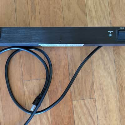 Furman M-8X AR Merit Series 15A Voltage Regulator 2010s - Black image 3