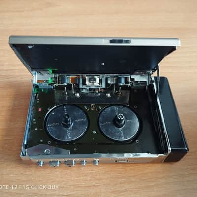 Sony WM F203 1985 - Sony Walkman radio recorder Cassette player WM-F 203 silver Working video test image 7
