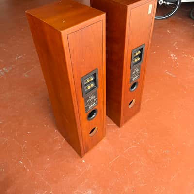 Epos M15 - Cherry image 4