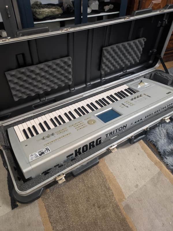 Korg Triton Studio 61-Key 120-Voice Polyphonic Workstation (2002
