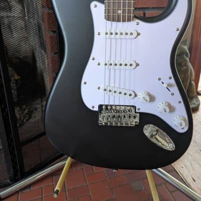 Squier Stratocaster 2024 - Matte Black image 2