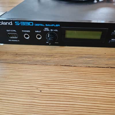 Roland S-330 Digital Sampler 1987 - 1988 - Black