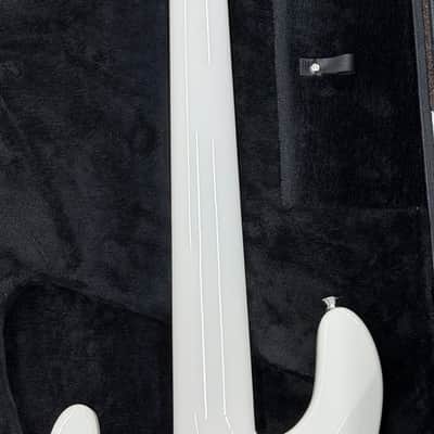 Jackson X Series Concert Bass CBXNT DX V 2022 - Present - Snow White image 10