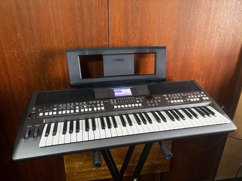 Yamaha PSR-S670 61-key Arranger Workstation | Reverb