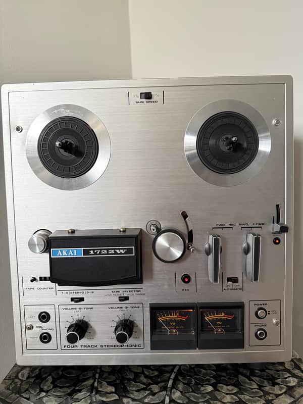 Akai 1722W 1/4" 2-Channel 4-Track Tape Recorder 1970s - Silver image 1