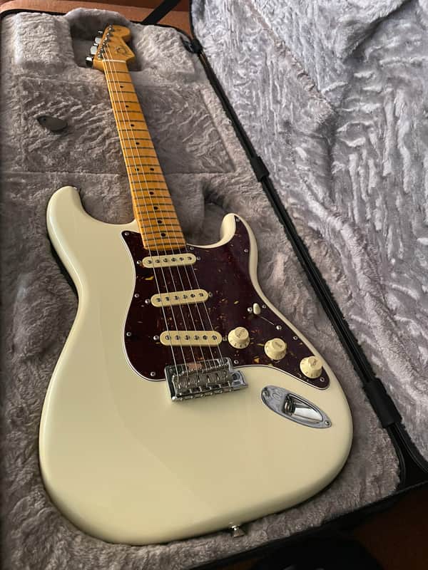 Fender American Professional II Stratocaster Maple Fingerboard Electric Guitar Olympic White