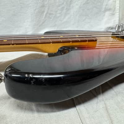 Fender Jaco Pastorius Jazz Bass Fretless 4-string J-Bass with Case 2005 - 3-Color Sunburst / Pau Ferro fingerboard image 18