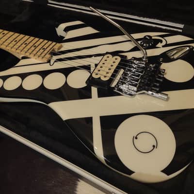 2014 EVH/Fender Striped Series "Circles/See Ya Later" 1st Run Eddie Van Halen UNCHAINED Gloss Finish- w/Gator Case image 4