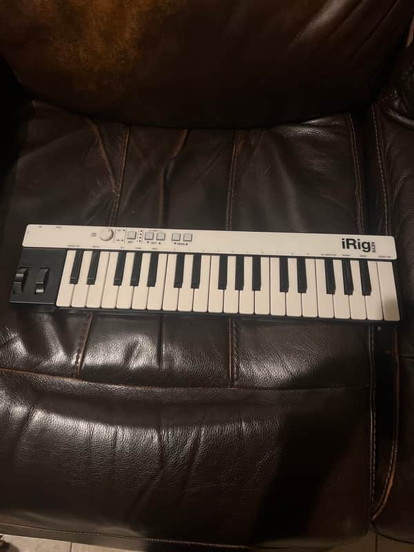 IK Multimedia iRig Keys 37-Key Mobile MIDI Keyboard Controller with Lightning 2010s - White image 1