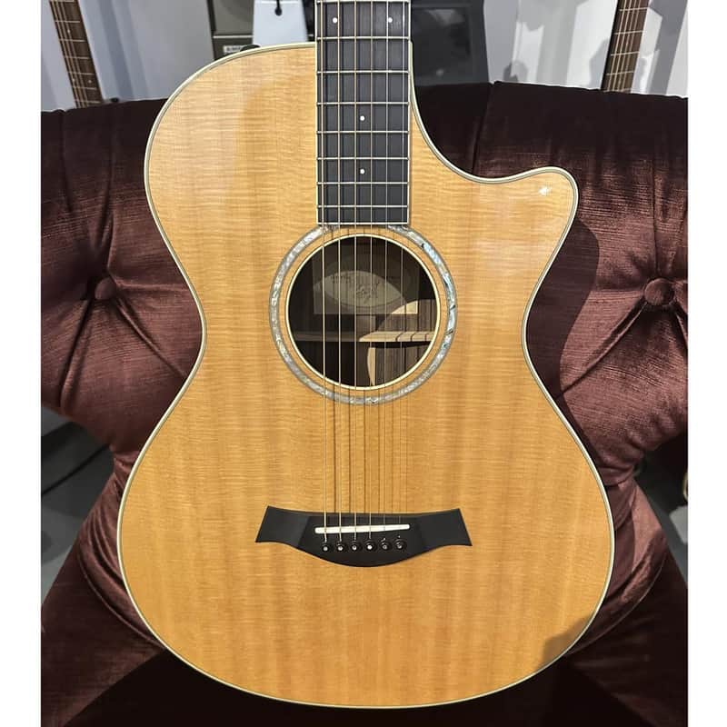 Taylor 812ce 12-Fret Acoustic-Electric Guitar w/ Case (Pre-Owned)