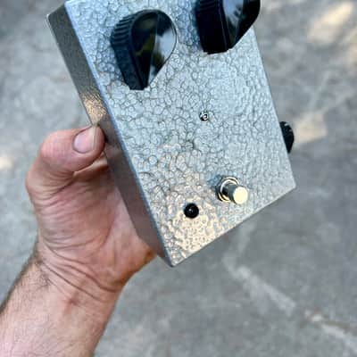 The Cobra Cat Super-Fuzz Guitar Pedal in Silver Hammerite - Univox Clone image 2
