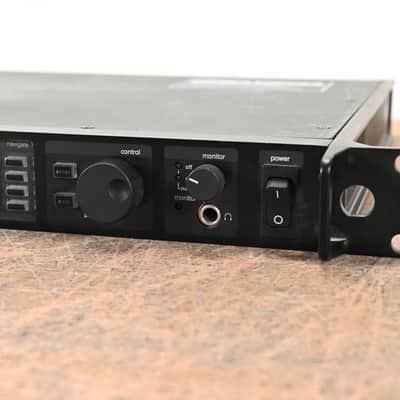 Shure UR4S Wireless Receiver - J5 Band: 578-638 MHz CG00776 image 2