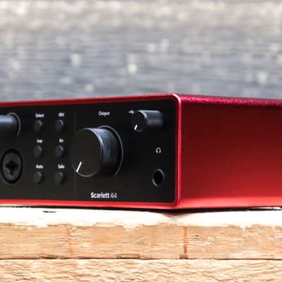 Focusrite Scarlett 4i4 - 4th Gen Compact Studio 4-In / 4-Out USB Audio Interface image 2