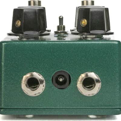 Diamond Tremolo Optical Tremolo / Chopper Effects Pedal w/ 4 Cables image 2