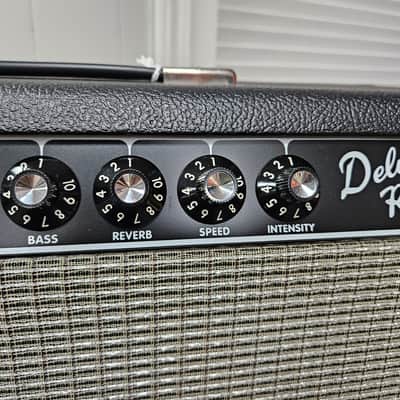 Fender '64 Custom Hand-wired Deluxe Reverb-Amp 2-Channel 20-Watt 1x12" Guitar Combo 2023 - Black image 4