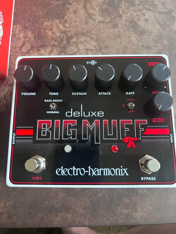 Electro-Harmonix Deluxe Big Muff Pi Distortion / Sustainer