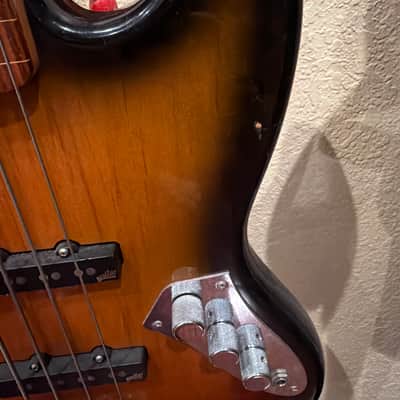 Fender Jaco Pastorius Artist Series Signature Fretless Jazz Bass 2000 - 2016 - 3-Color Sunburst image 3