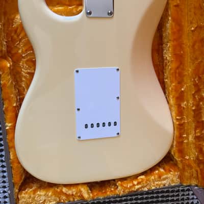 Fender Yngwie Malmsteen US Signature Stratocaster with Maple Fretboard Early 2000s - Vintage White image 9