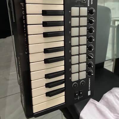 Novation Launchkey Mini MKII MIDI Keyboard Controller 2015 - 2019 - Black