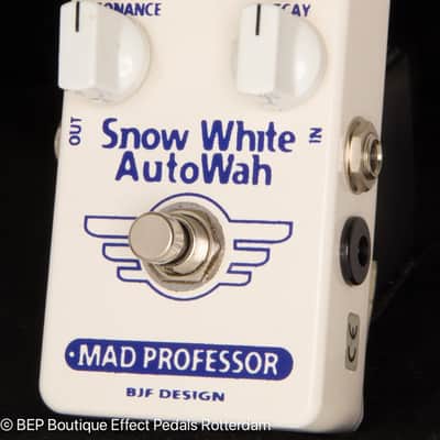 Mad Professor Snow White Auto Wah Handwired 2010s - White image 2