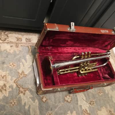 BLOW OUT DEAL KING SILVERTONE CORNET 1949 STEARLING SILVER MARKED  GREAT valves LOVELY GREAT YR. PLAYER need some attention image 4