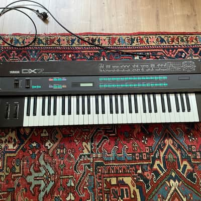 Yamaha DX7 Programmable Algorithm Synthesizer 1983 - 1987 - Black image 1