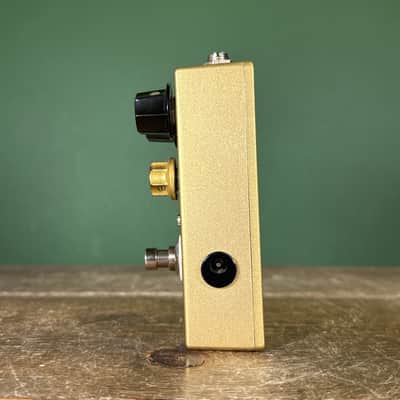 Analogman Sun Face CV7005 Germanium Fuzz with Sun Dial Knob - Gold image 5