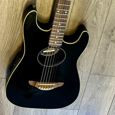 FENDER STRATACOUSTIC (STANDARD) acoustic guitars