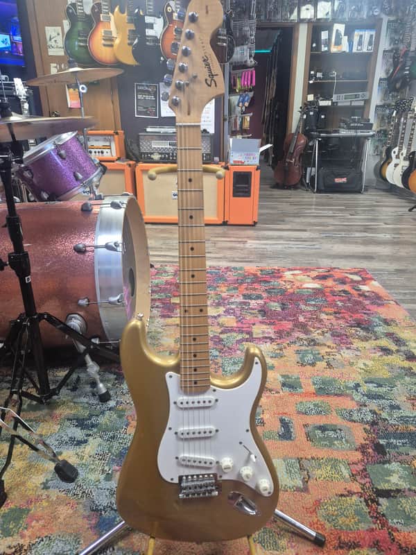 Squier Affinity stratocaster 20th anniversary 2002 - Gold sparkle image 1
