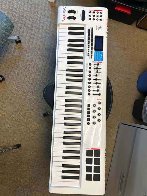 M-Audio Axiom Pro 61 MIDIキーボード M-Audio Axiom Pro 61 | Reverb