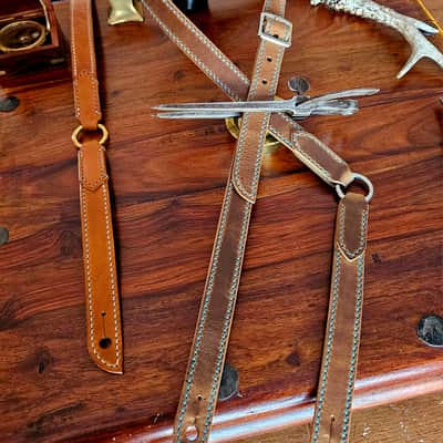 "Frodo" - Elegant hand stitched leather guitar strap with decorative ring image 4