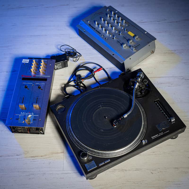 Oasis DJ Deck Ex Oasis Tour Silver 2009 image 1