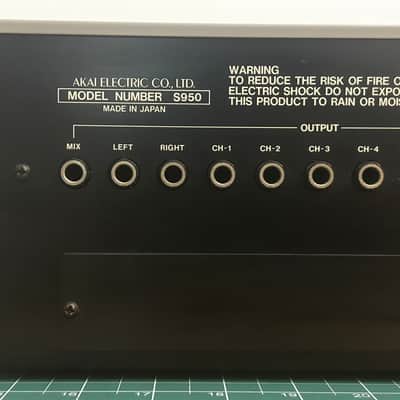 Akai S950 MIDI Digital Sampler 1988 - White image 11