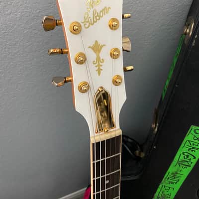 Gibson Tom Delonge Signature ES-333 - Custom Shop White w/ Gold Stripe, Inlay and Headstock. See Des image 5
