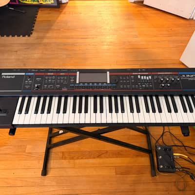 Roland Juno G with Broken Screen - Powers On