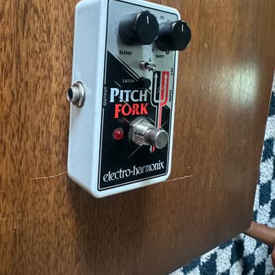 Electro-Harmonix Pitch Fork Polyphonic Pitch Shifter / Harmony Pedal 2014 - Present - Black / White / Red image 3