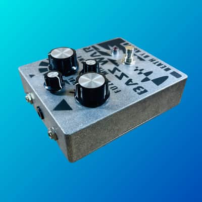 Death By Audio Bass War image 2