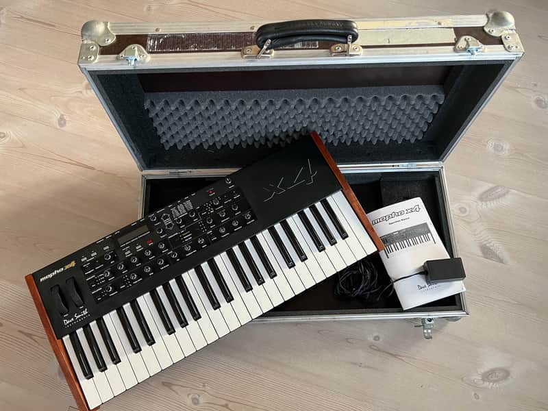 Dave Smith Instruments Mopho x4 44-Key 4-Voice Polyphonic Synthesizer
