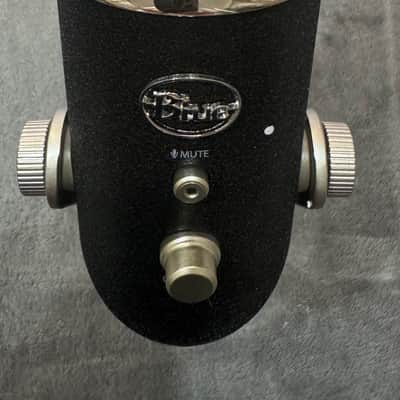 Blue Yeti Pro USB & XLR Condenser Microphone – Black image 6