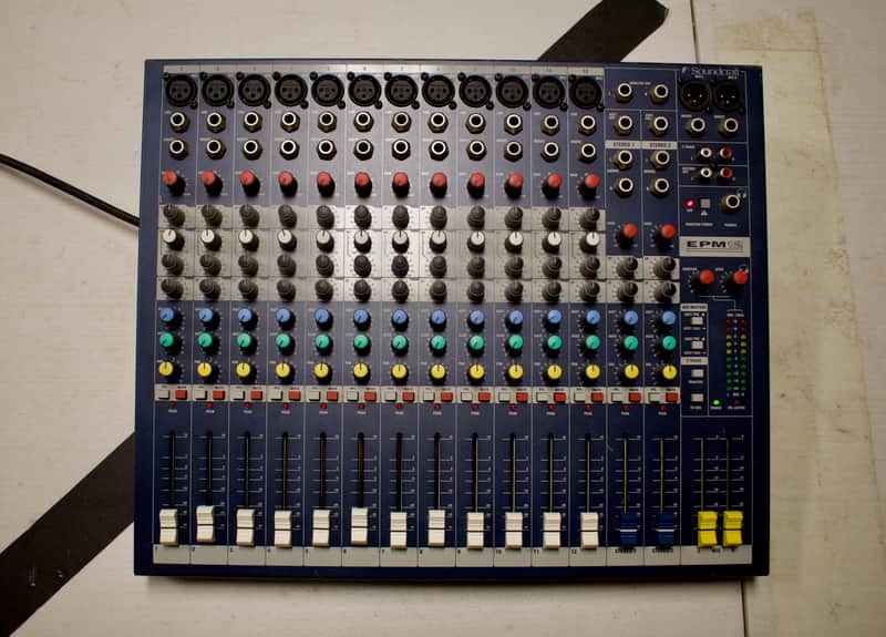 Soundcraft EPM12 12-Channel Mixer image 1
