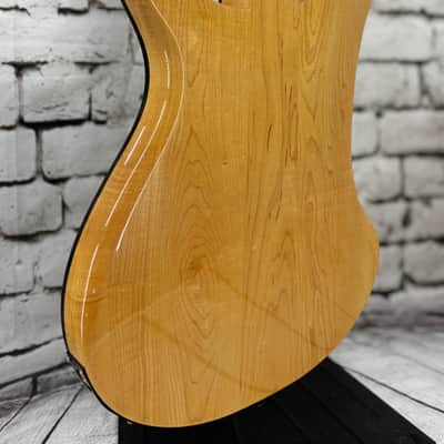 1985 Rickenbacker 4003 - Mapleglo with Black Hardware / Black Trim image 10