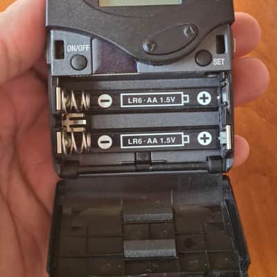 Sennheiser Sennheiser SK300 G2 Bodypack Transmitter – 830–866 MHz – Pro Reliable Unit image 9