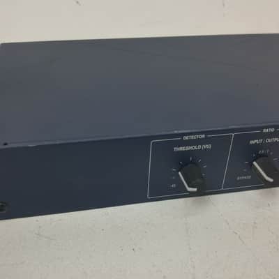 Symetrix 422 Stereo Balanced XLR AGC-Leveler Automatic Gain Controller Limiter image 2