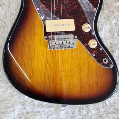 Tagima TW61 Offset Electric Guitar w/P90s, Sunburst Finish - B-stock - Jazz Mstr image 2